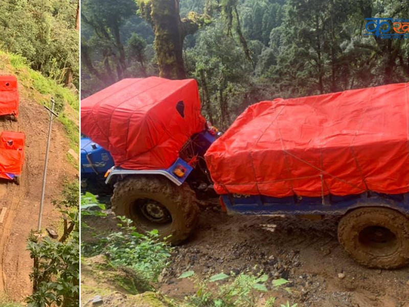 मध्यबर्खामा स्यालाखदीमा चामल ढुवानी 